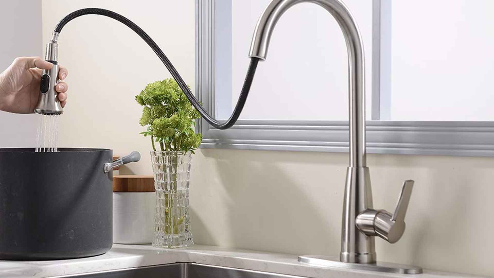 Pull Out Faucets for Kitchen Sinks